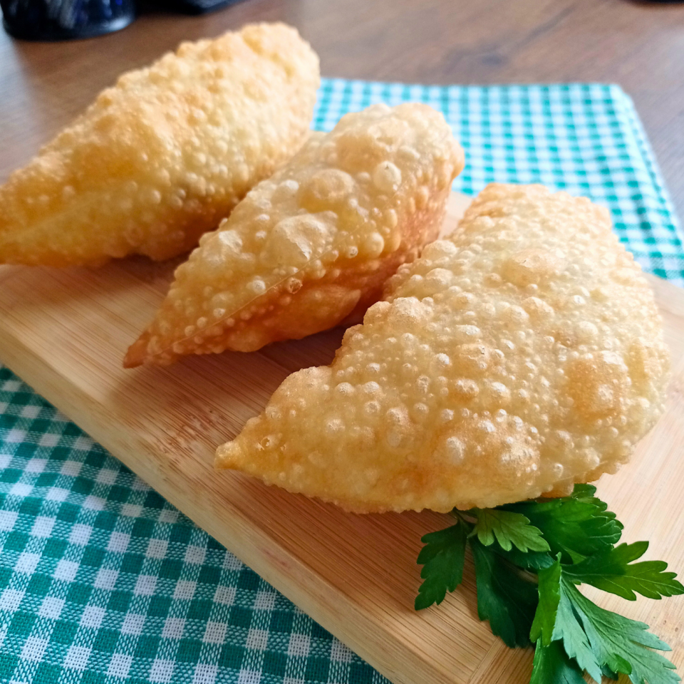 Pirinçli Puf Börek ( Badem veya Cevizli )