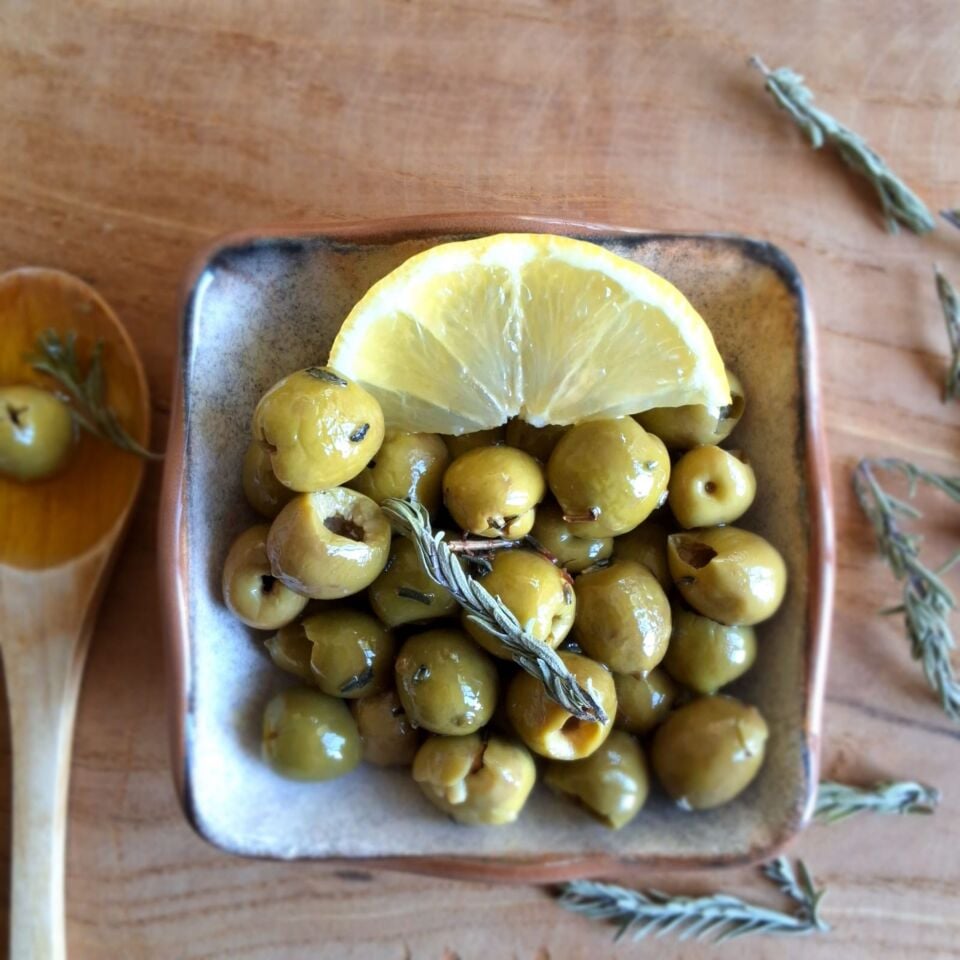 Derekuyu Çekirdeksiz El Kırma Yeşil Zeytin