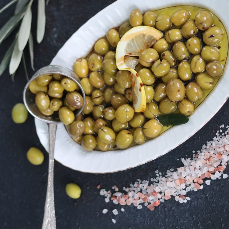 Halhalı Kırık Yeşil Zeytin