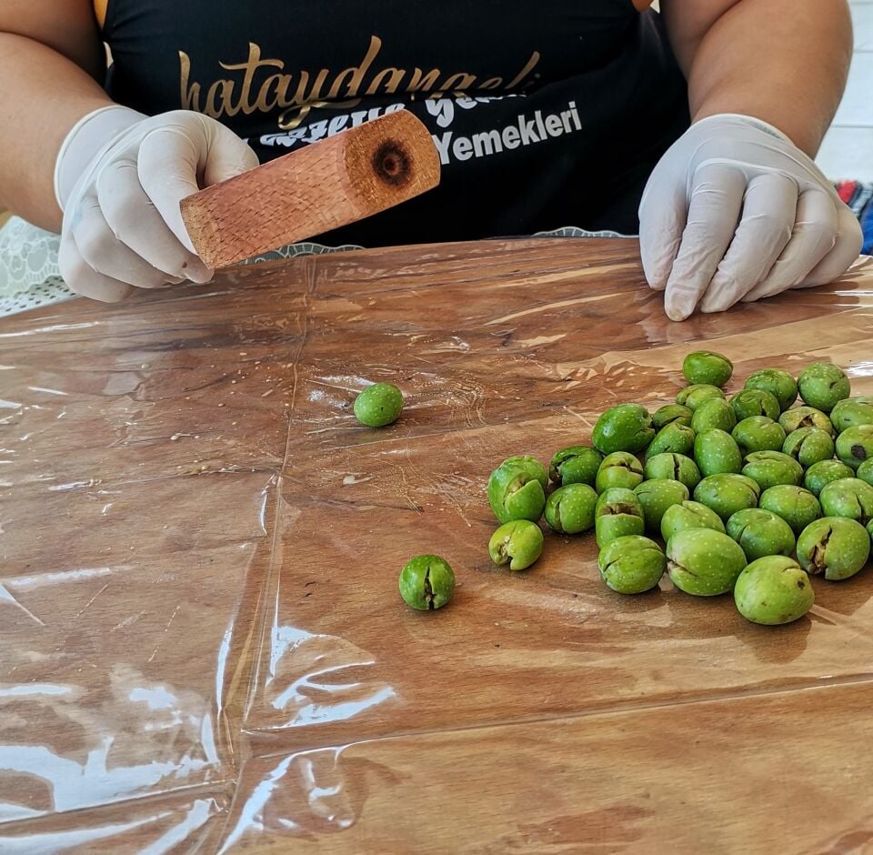 Halhalı Kırık Yeşil Zeytin