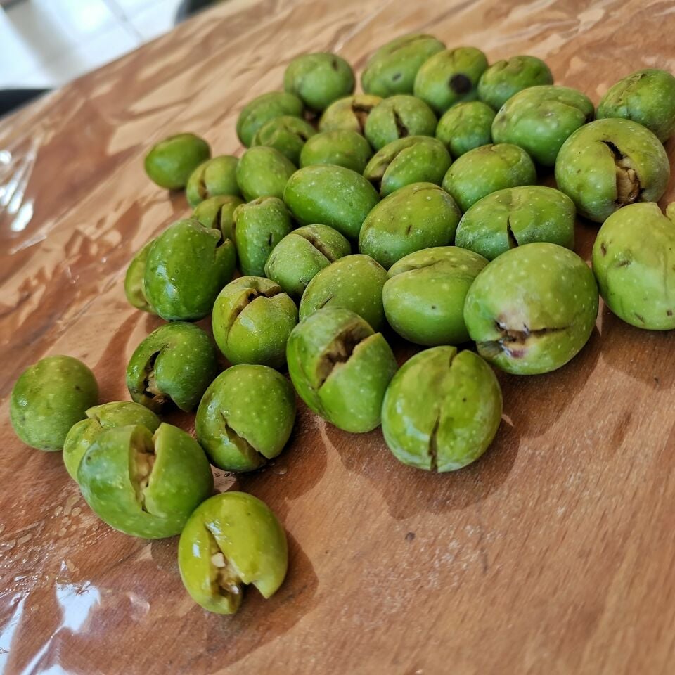 Halhalı Kırık Yeşil Zeytin